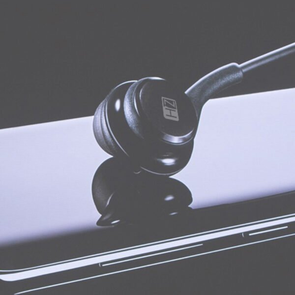 UNIVERSAL EARPHONE